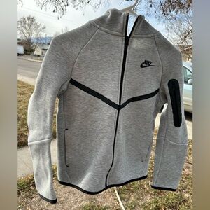 Kid’s Nike tech fleece Windrunner Gray Full-Zip Hooded Jacket size large
